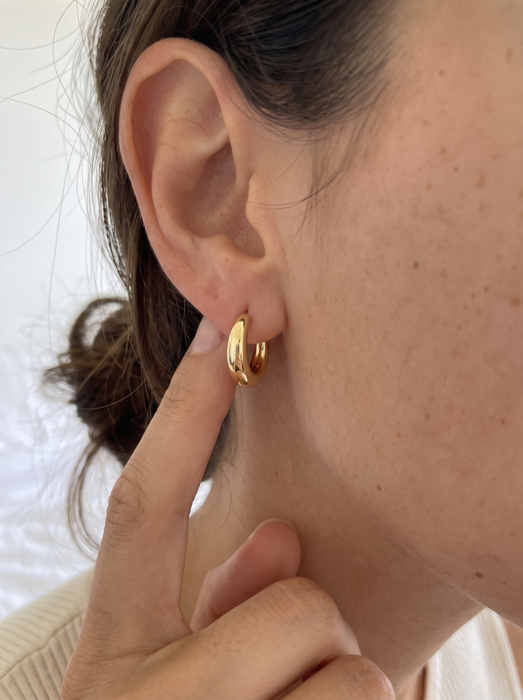Lune Crescent Huggie Earrings - crescent hinge detail